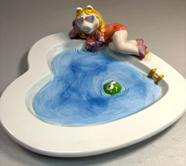 SigmaPiggyPoolDish