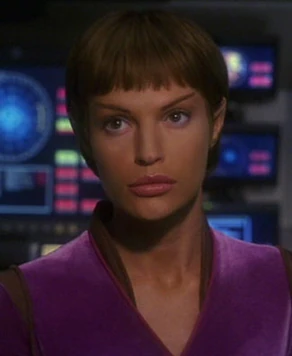 Jolene Blalock jako T'Pol.