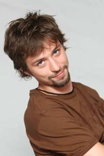Jan Dolanský dubs the voice of Charlie Pace on AXN