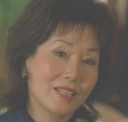 Tomiko Okhee Lee als Mrs. Lee