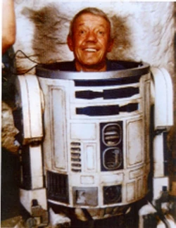 Kenny Baker.jpg
