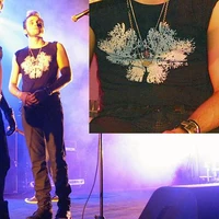 1x07 Liam tshirt