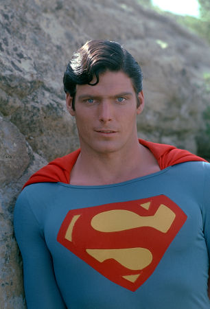 http://images3.wikia.nocookie.net/__cb20071013035753/marvel_dc/images/c/ca/Superman_Chris_Reeve_01.jpg