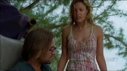 800px-Nikki wants a gun 3x14