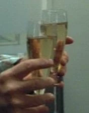 Bild; Quelle: http://images3.wikia.nocookie.net/__cb20090209210839/memoryalpha/de/images/0/02/Talaxianischer_Champagner.jpg