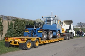 King trailer with FTF truck on board at Donington park 09 - IMG 6225small