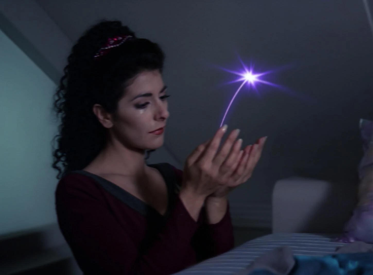 http://images3.wikia.nocookie.net/__cb20090406163029/memoryalpha/de/images/6/66/Ian_Andrew-Troi_Energiewesen.jpg