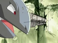 EP526 Rhydon usando perforador