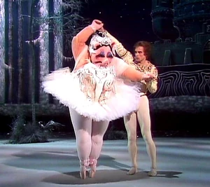 Rudolfnureyev-swinelake.jpg