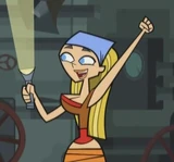 Lindsay-cheers-for-Izzy