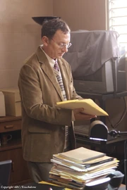 6x07 Dr. Linus.jpg