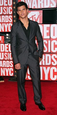 Taylor lautner2
