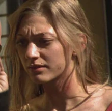 3x03-farrah-2