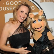 Shine-vip-marlee-maitlin-miss-piggy-lg