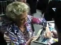 Cloris Leachman signingautographs