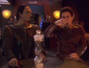 Weyoun trinkt Kanar