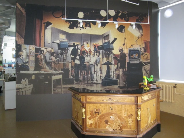 File:Desk.queens.JPG