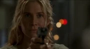 4x06-JulietWithGun2