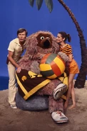 Sesamstrasse048-(Horst-Janson,-Samson-and-Ute-Willing-on-their-island)