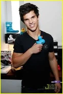 TaylorLautner1