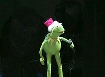Kermit's50thAnniversaryTour-RockettesOpeningNightReader-(2005-11-04)