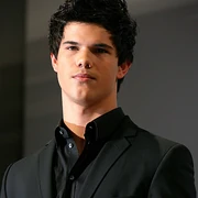 Taylor lautner-1-