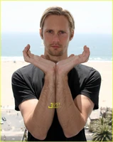 Alexander-Skarsgard-Tails-For-Whales-alexander-skarsgard-7454244-971-1222