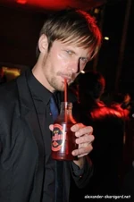 True-Blood-alexander-skarsgard-3571208-266-400