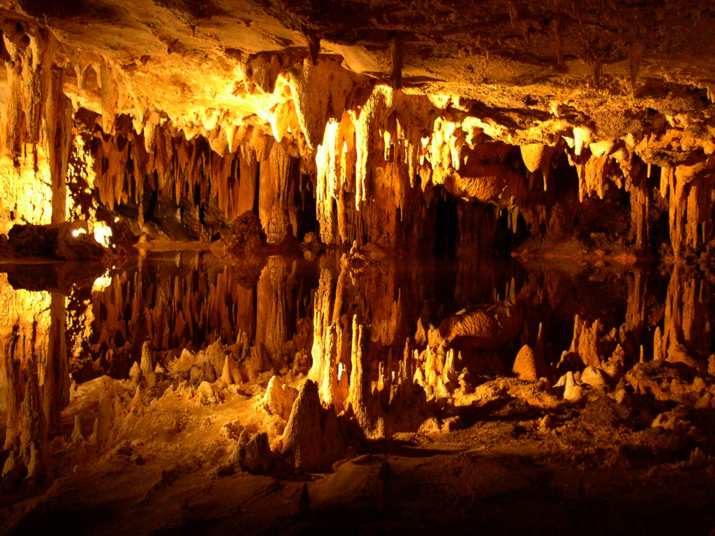 http://images3.wikia.nocookie.net/__cb20110123190817/potcoplayers/images/3/36/Reflecting_cavern_lake.jpg
