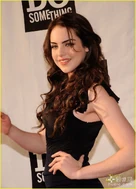 Elizabeth-Gillies-elizabeth-gillies-18123785-800-1114
