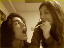 212px-Various-Avan-Victoria-beck-and-tori-12244032-646-486