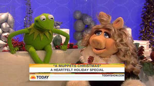 Today-Kermit&MissPiggy-02-(2009-12-03)