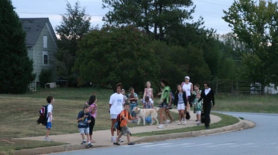 SweetAppleWalkToSchool-7