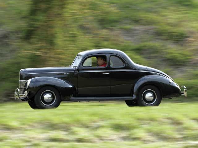 051000_02z_1940_ford_tudor_coupe_side_view_(1).jpg
