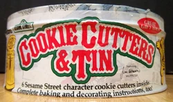 Wilton 1979 cookie cutters tin 3