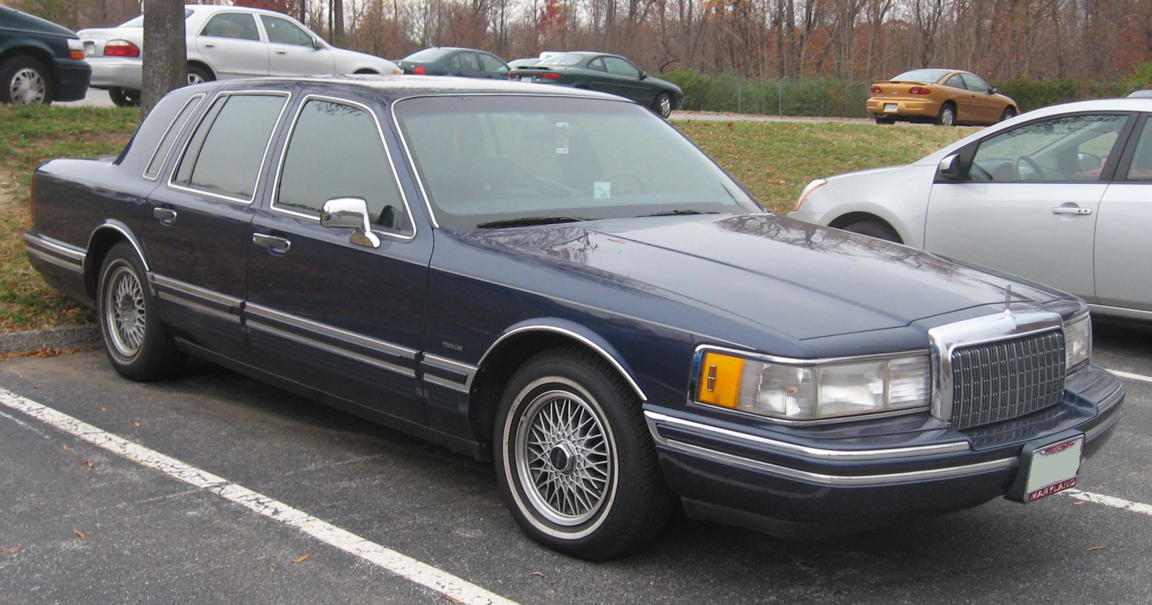 90-94_Lincoln_Town_Car.jpg