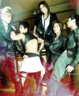 326px-SHINee-Lucifer-Album-Scan-13