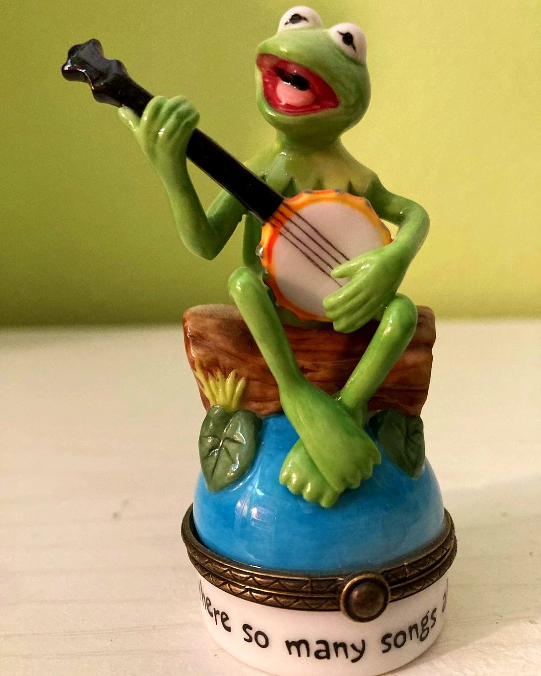 Midwest kermit box.jpg (6 KB) Midwest kermit box