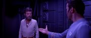 Kirk reicht McCoy die Hand