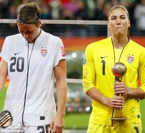 Abby-Wambach-Hope-Solo-USWNT-WWC2011-300x275