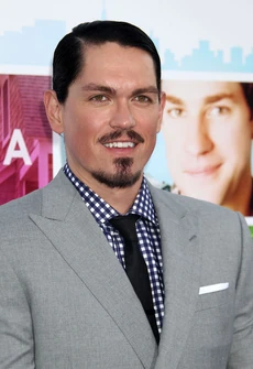 Steve Howey