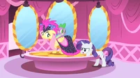 Rarity spots a bad stitch S1E20