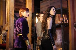 WAREHOUSE-13-Dont-Hate-the-Player-Season-3-Episode-6-7-550x365