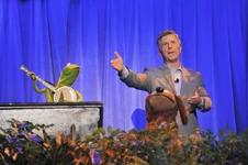 D23-RainbowConnection03-Kermit-Rowlf-TomBergeron-(2011-08-19)