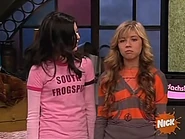 CarlysmilingatSamoniCarly