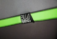 883246