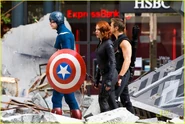 Scarlett-johansson-chris-evans-jeremy-renner-avengers-park-ave-15