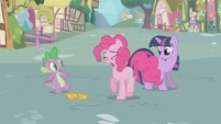 Pinkie waits S1E03