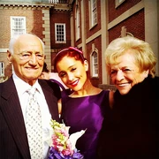 ArianaGrandparents2