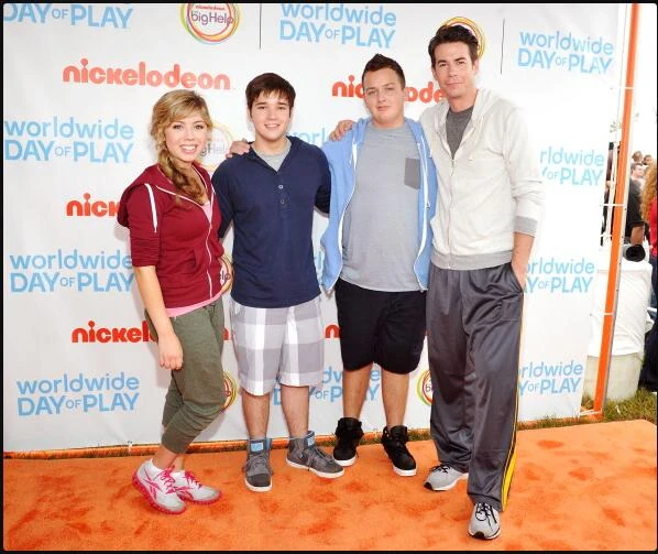 Icarlycastwwdop2011-2.jpg